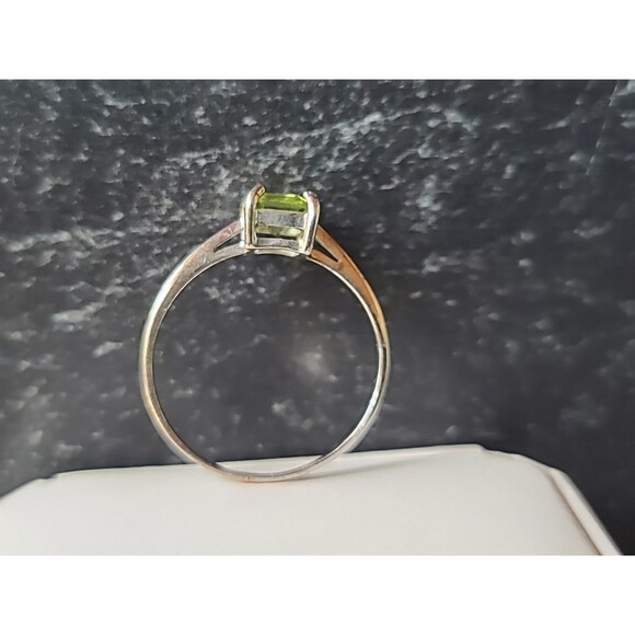 925 Sterling Silver Prong Set Peridot Rectangular Solitaire Ring, SIZE US 8 - Picture 7 of 10